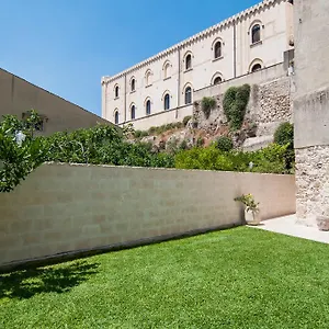 Intalloi Bed & Breakfast Noto